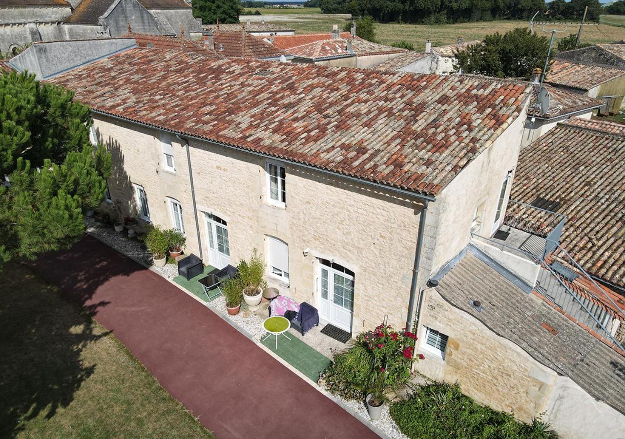 Jardin D'Arcy - Chambres D'Hotes Avec Piscine Et Spa Bois エクステリア 写真