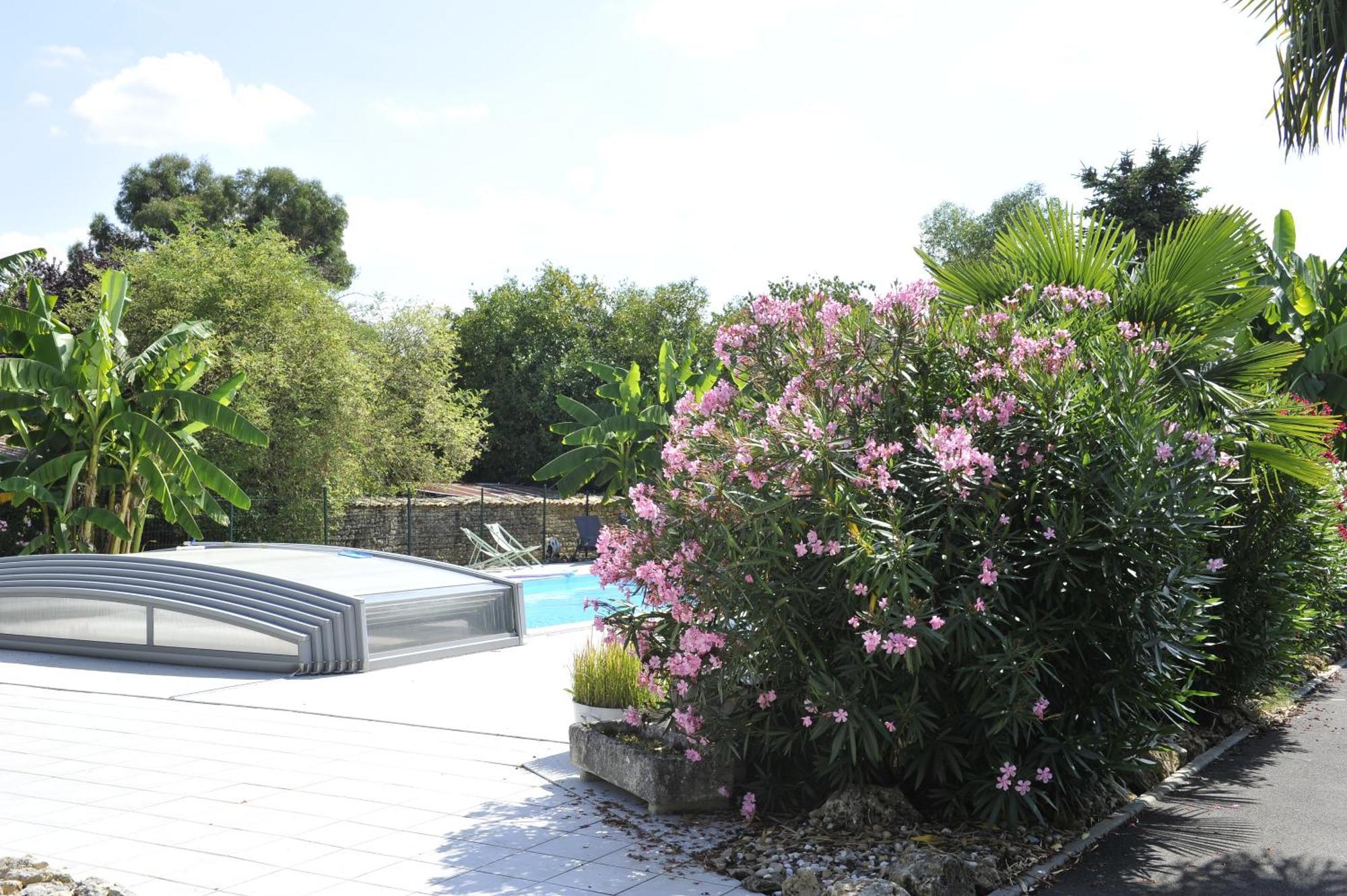 Jardin D'Arcy - Chambres D'Hotes Avec Piscine Et Spa Bois エクステリア 写真