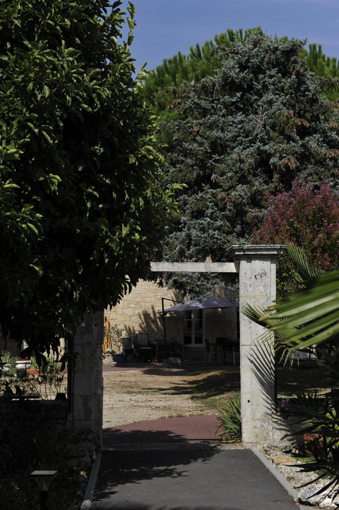 Jardin D'Arcy - Chambres D'Hotes Avec Piscine Et Spa Bois エクステリア 写真